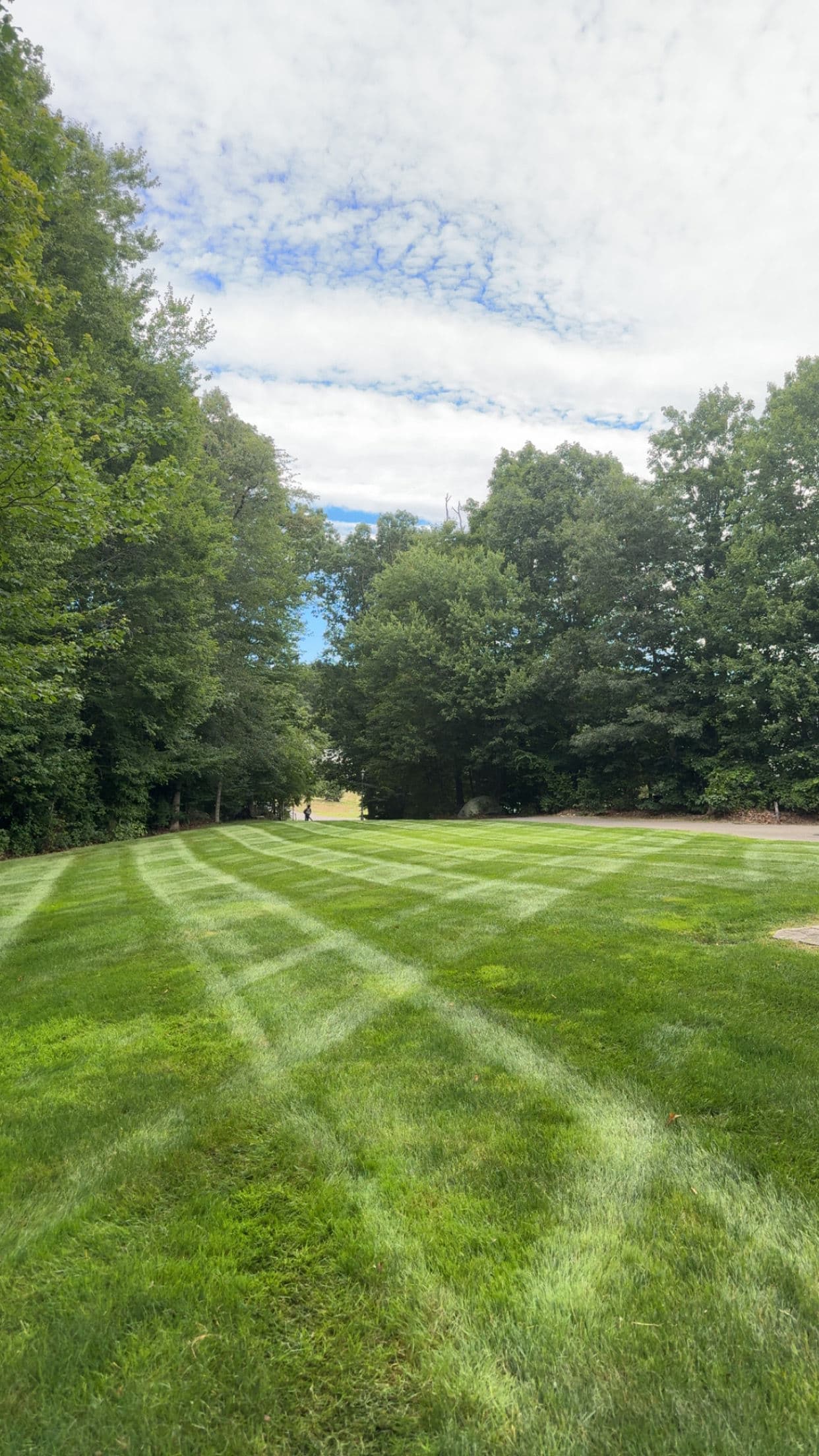 Gallery photos for Perfectly Manicured Lawns in Madison CT: Image #1