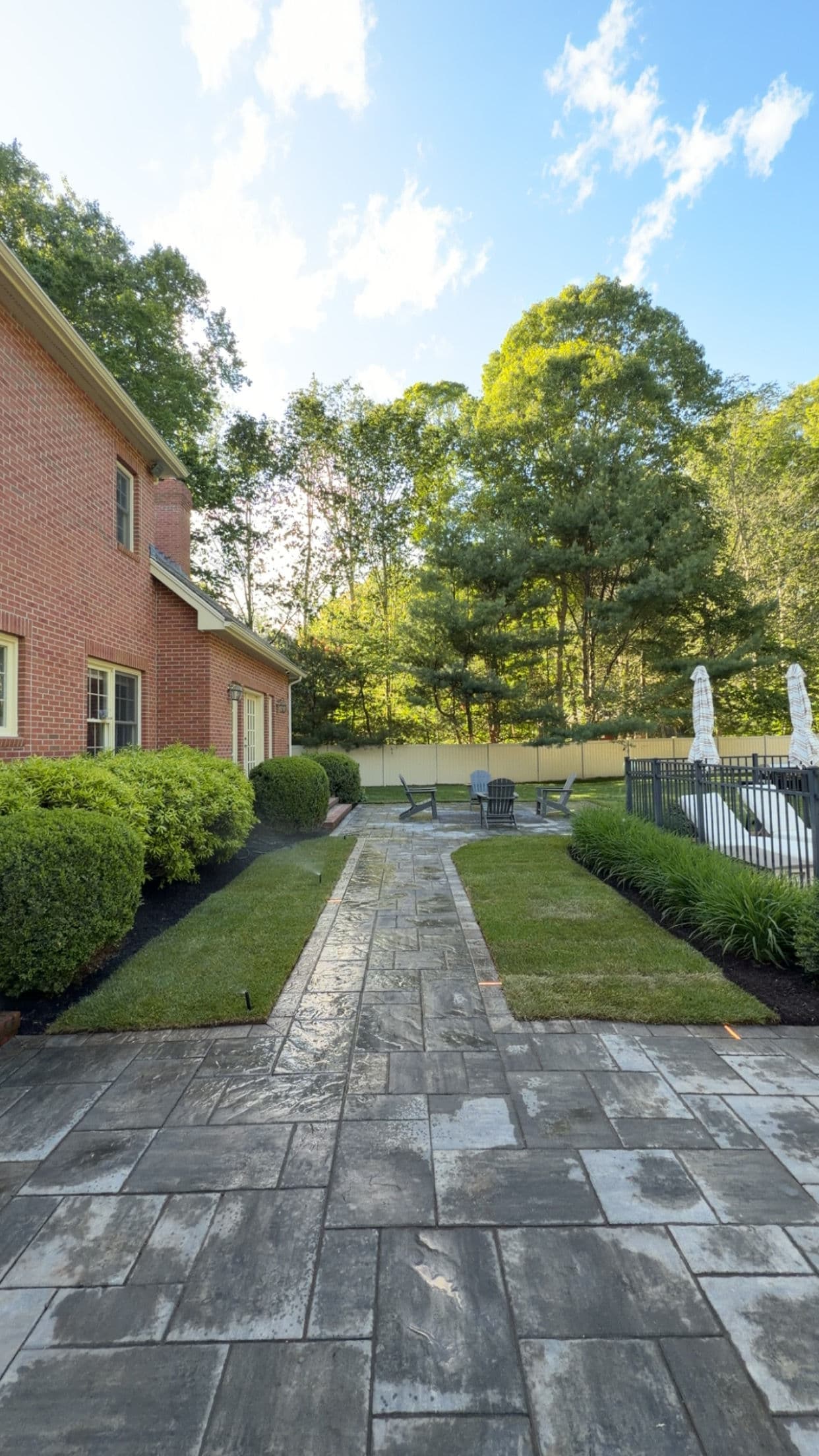 Fresh Sod Ties Together a Hardscape Installation Perfectly