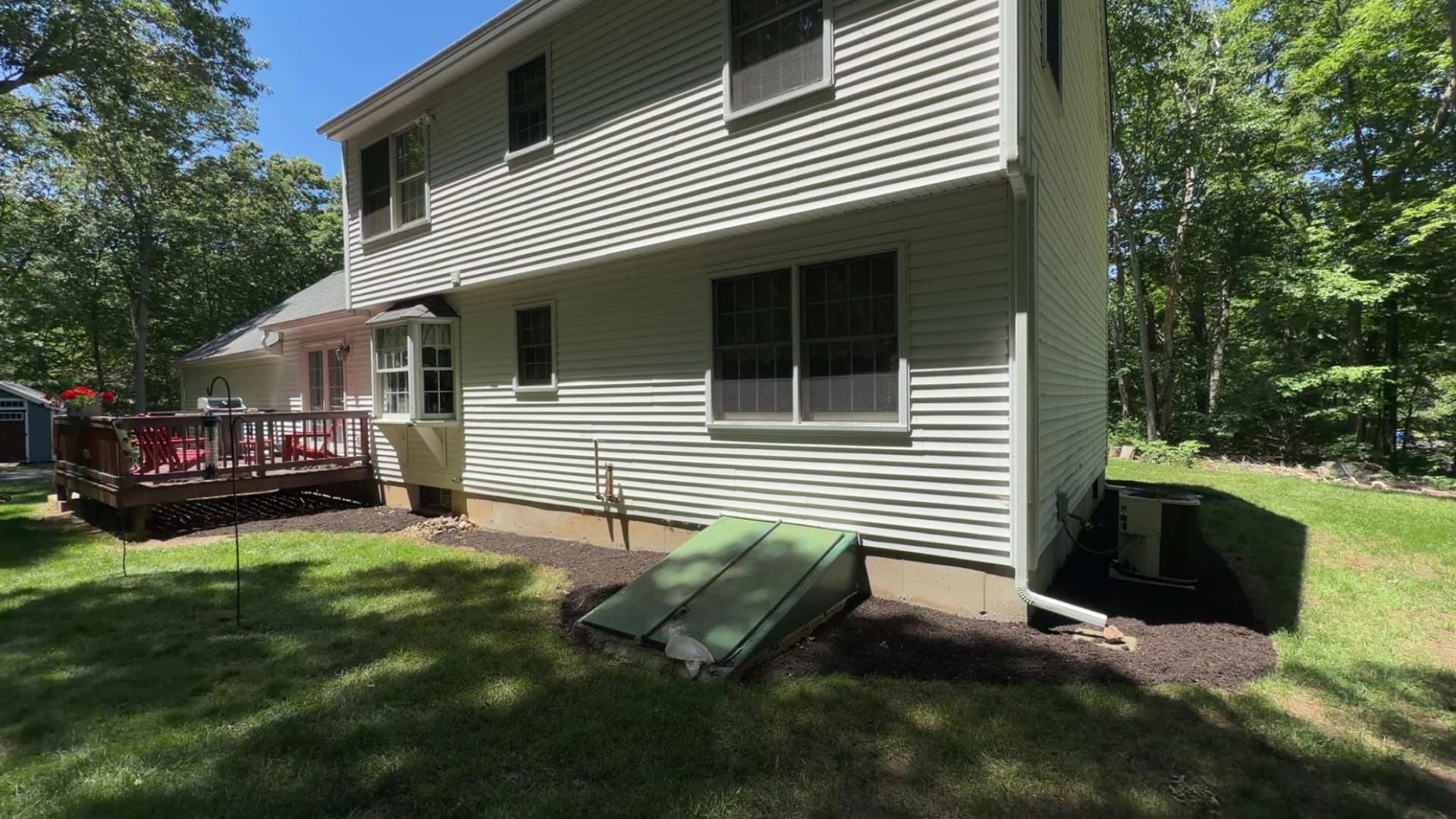 Gallery photos for Overgrown Beds Cleared and Mulched for a Sharp Curb Appeal Upgrade: Image #3