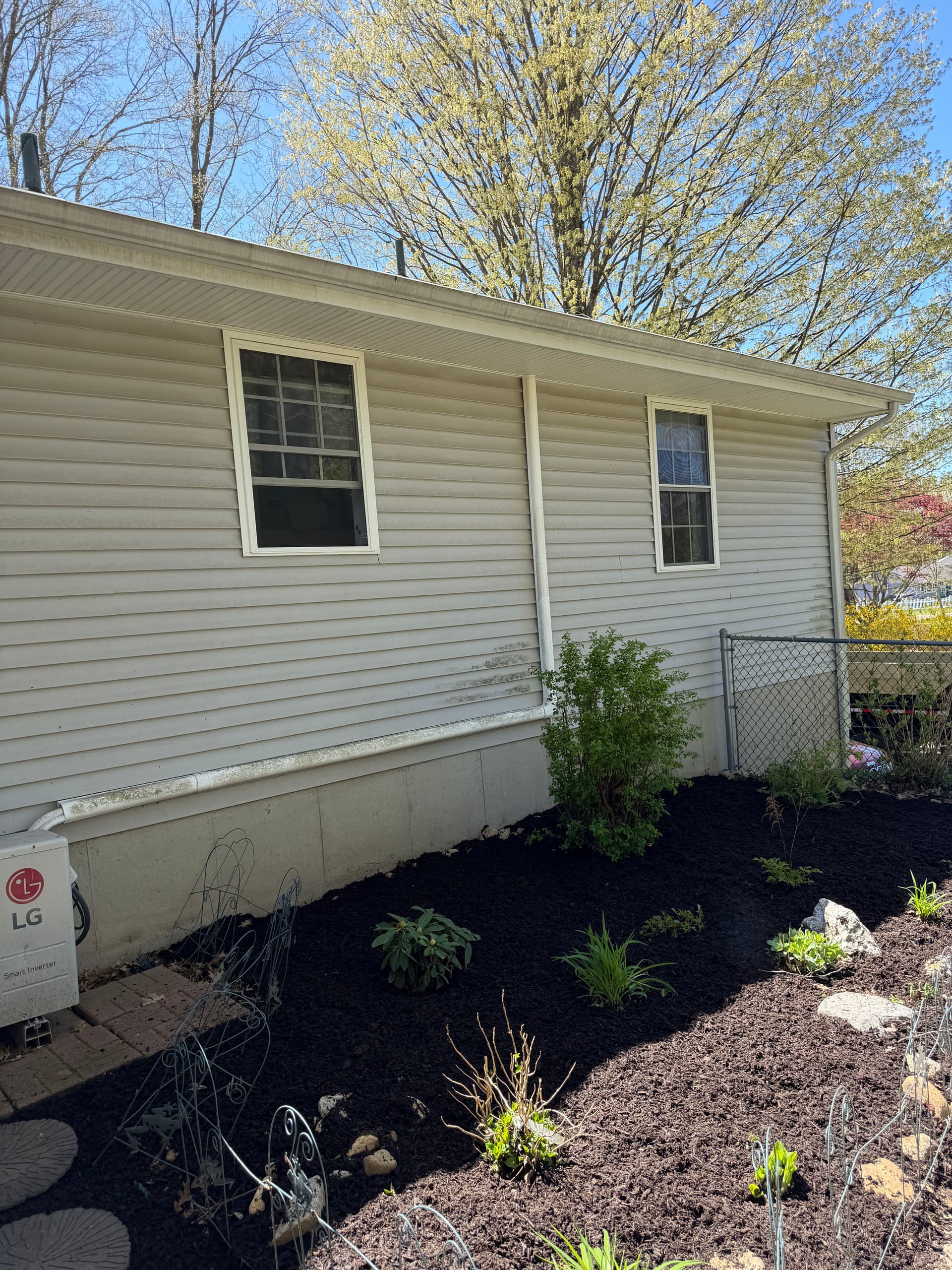 Gallery photos for Fresh Mulch and New Plantings in Madison CT: Image #3