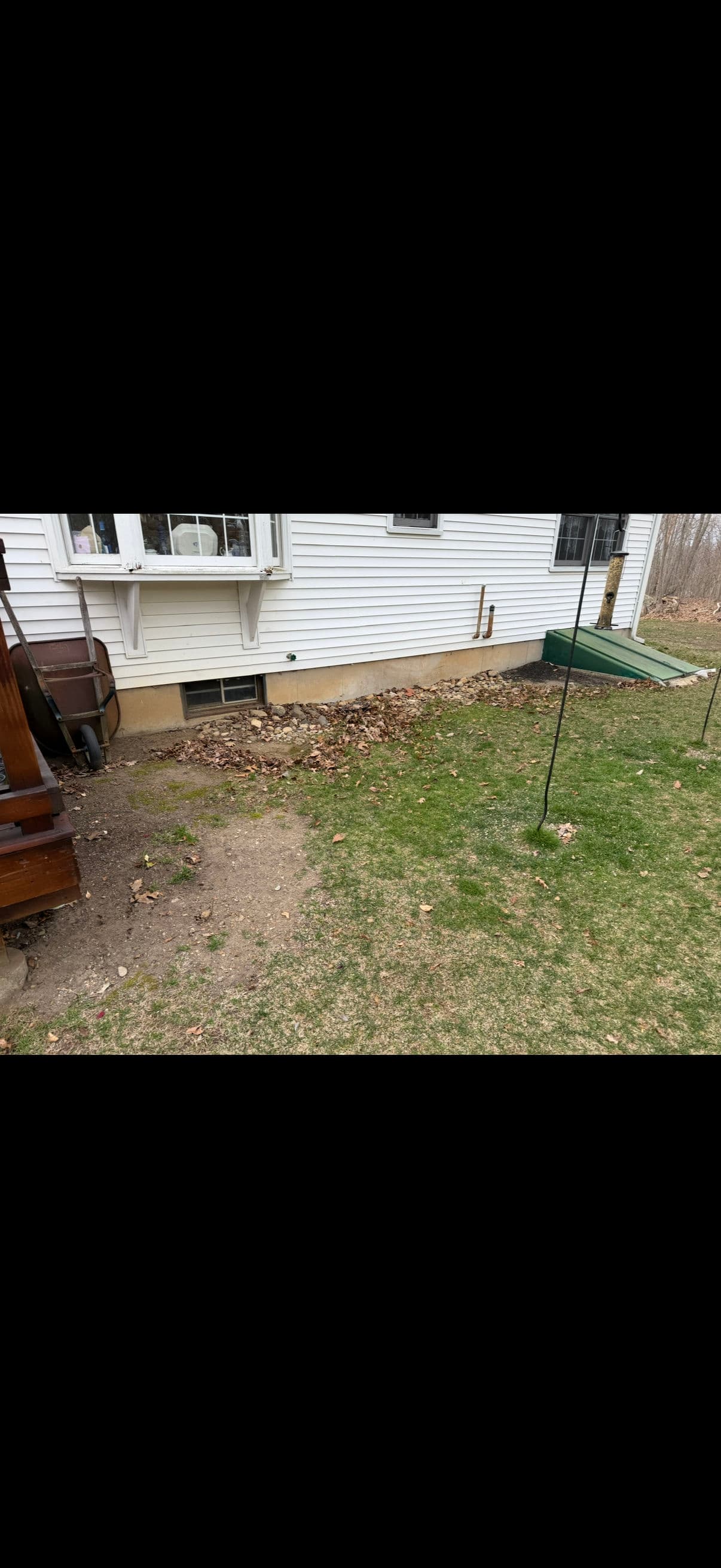 Gallery photos for Overgrown Beds Cleared and Mulched for a Sharp Curb Appeal Upgrade: Image #2
