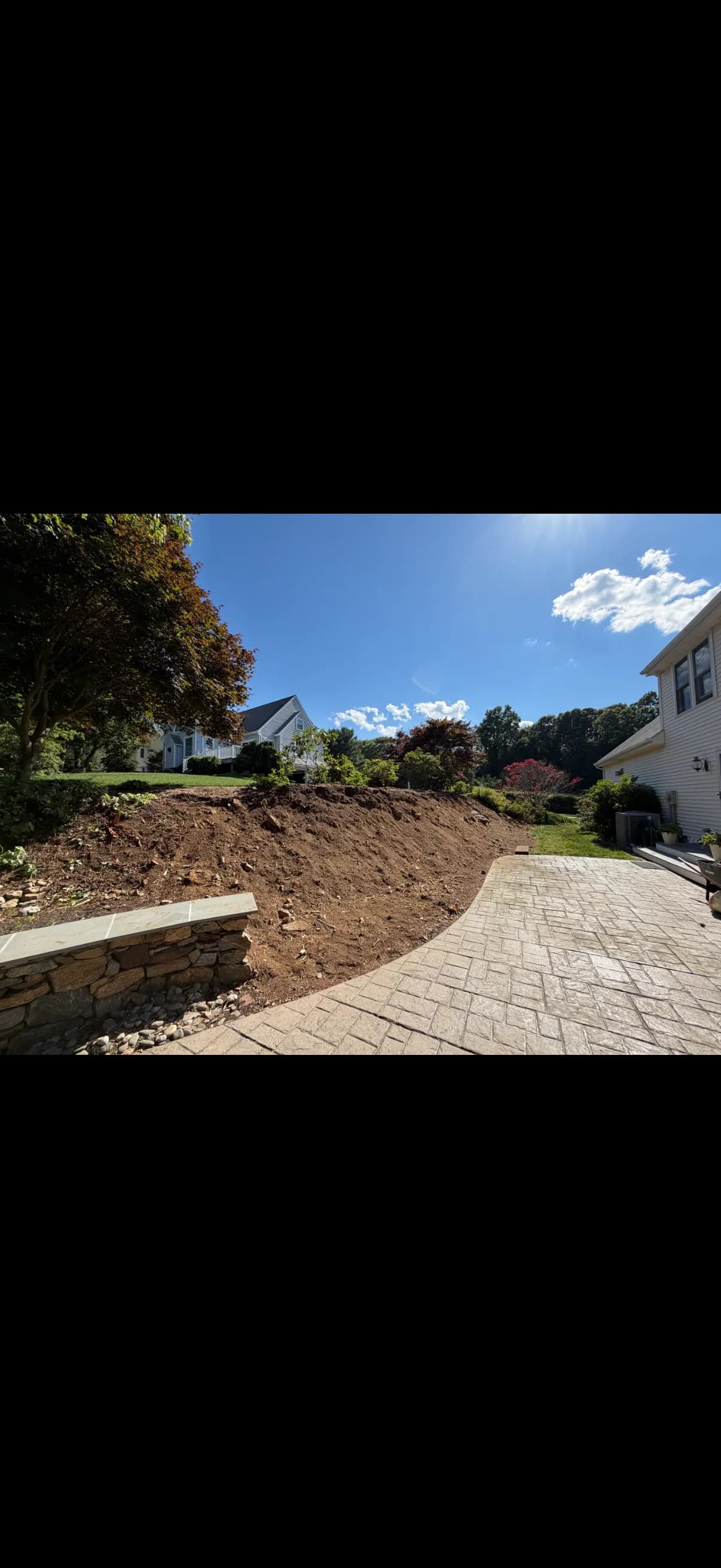 Gallery photos for Vermont Crystal Dry Stack Wall with Plantings and Mulch: Image #3