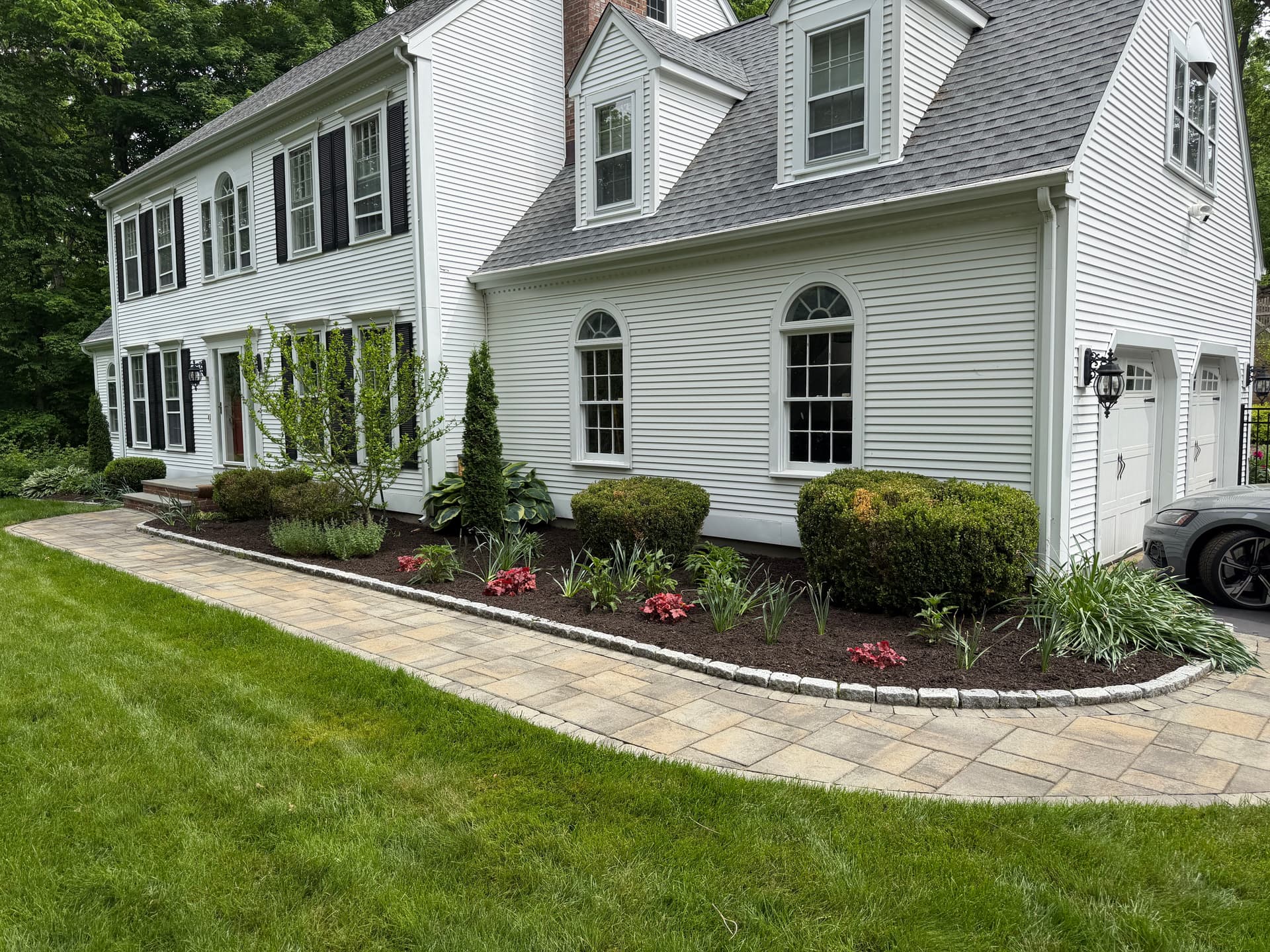 Gallery photos for Fresh Mulch Install Brings Madison CT Landscape Back to Life: Image #2